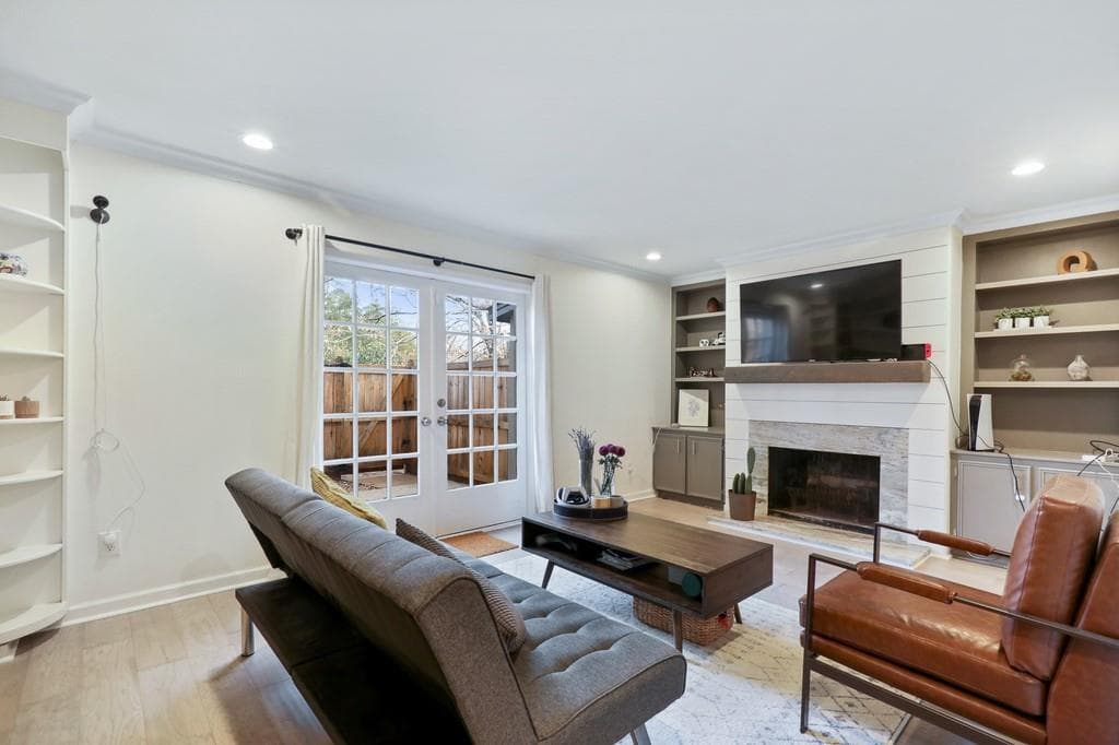 2 bedroom, 3 bathroom, 1,632 sq ft condominium sold at 43 Ivy Trail, Atlanta, GA 30342
