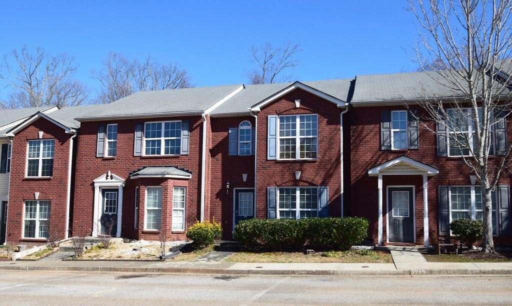 3 bedroom, 3 bathroom, 1,400 sq ft townhouse sold at 2712 Valley Green Drive, Gainesville, GA 30504
