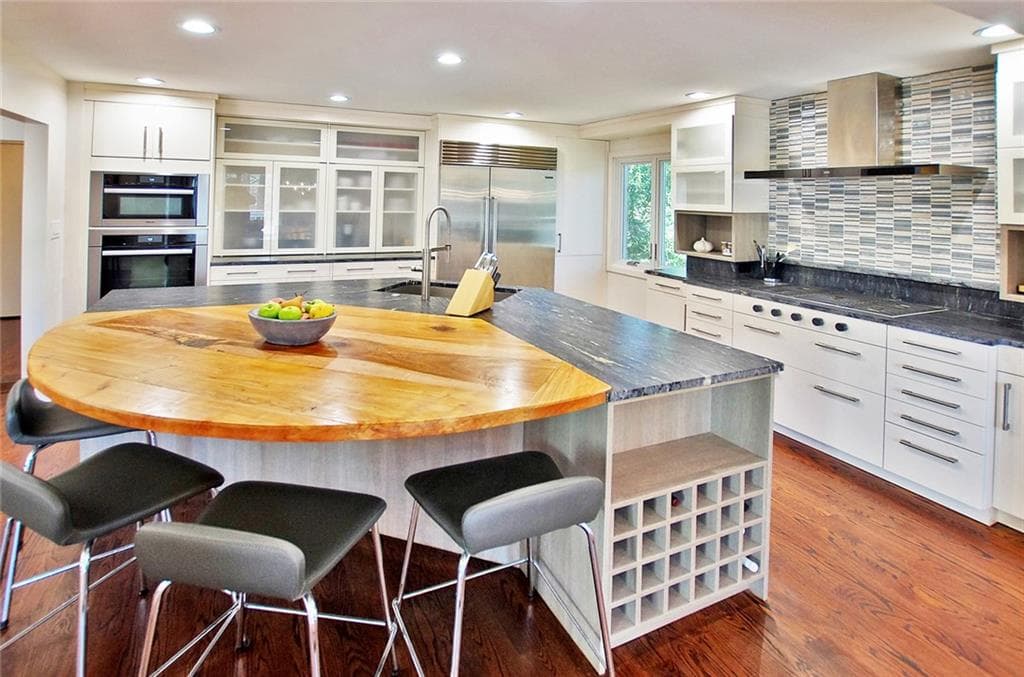 4 bedroom, 3 bathroom, 2,552 sq ft townhouse sold at 3046 Vinings Ferry Drive, Atlanta, GA 30339