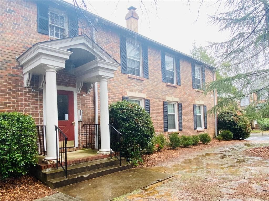 3 bedroom, 2 bathroom, 1,216 sq ft condominium sold at 6700 Roswell Road 15D, Atlanta, GA 30328