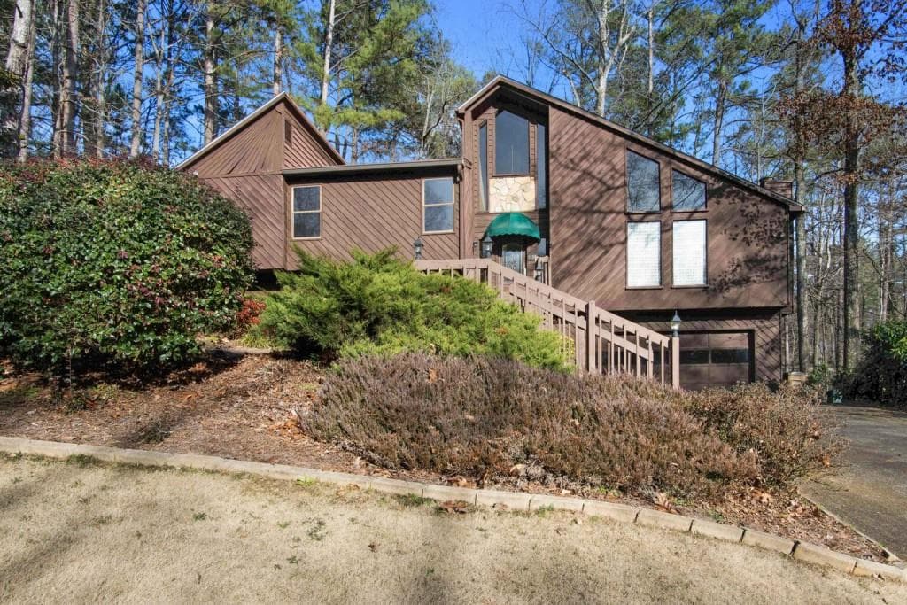 3 bedroom, 3 bathroom, 1,615 sq ft single family residence sold at 1970 Annwicks Drive, Marietta, GA 30062