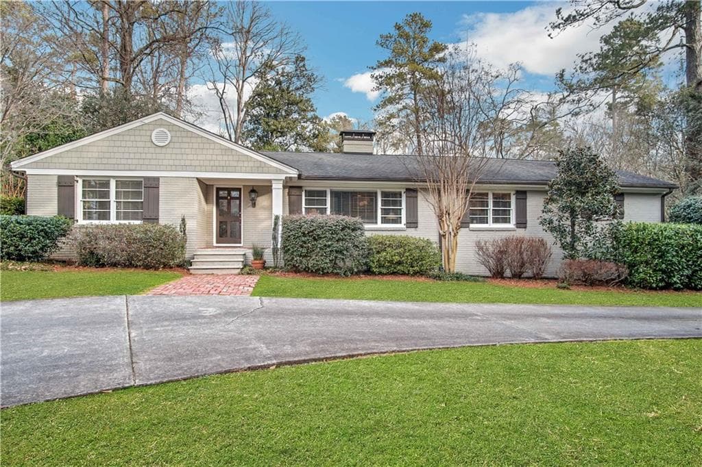4 bedroom, 4 bathroom, 2,445 sq ft single family residence sold at 611 Peachtree Battle Avenue, Atlanta, GA 30327