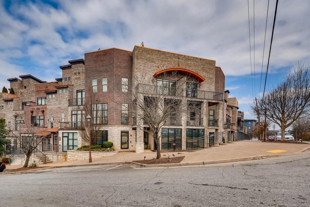 3 bedroom, 4 bathroom, 2,871 sq ft townhouse sold at 1199 Huff Road 115, Atlanta, GA 30318