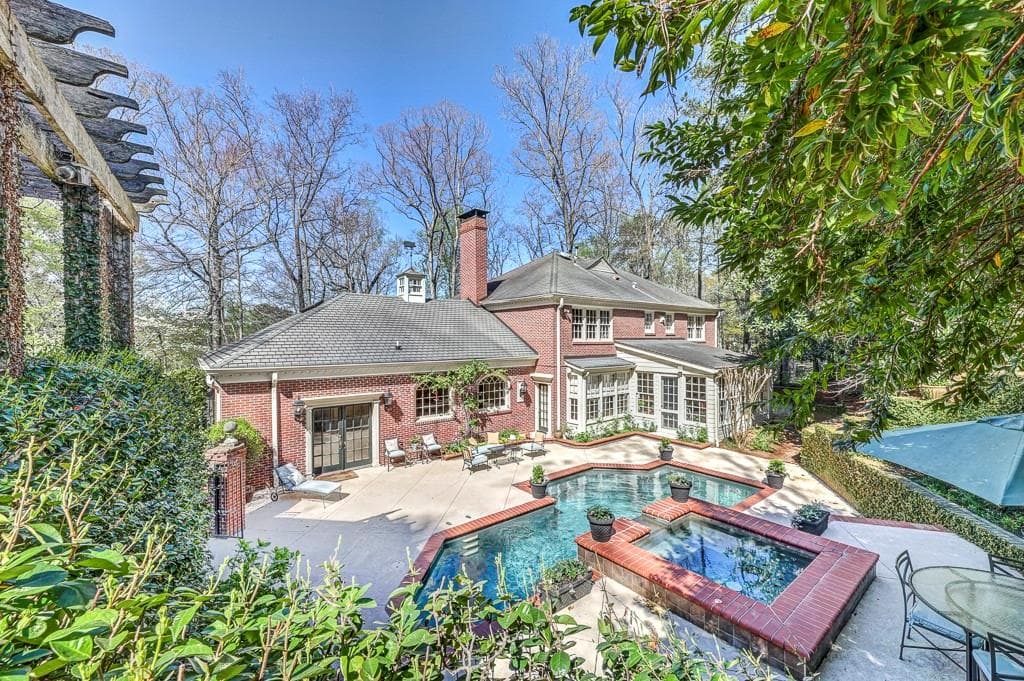 5 bedroom, 7 bathroom, 6,210 sq ft single family residence sold at 3650 Dumbarton Road, Atlanta, GA 30327