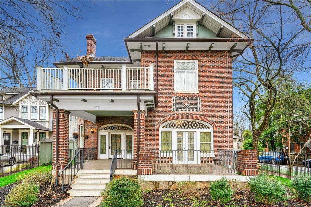5 bedroom, 4 bathroom, 3,700 sq ft single family residence sold at 824 Briarcliff Place, Atlanta, GA 30306
