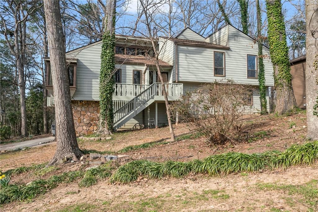 3 bedroom, 3 bathroom, 2,362 sq ft single family residence sold at 3372 Woodrun Trail, Marietta, GA 30062