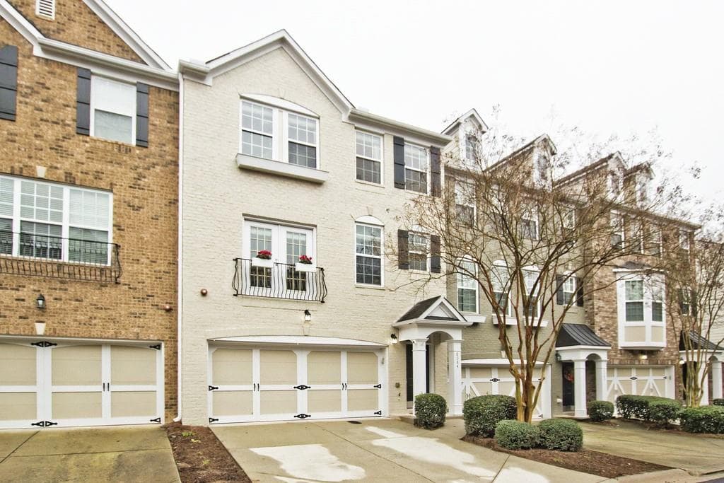 3 bedroom, 3 bathroom, 2,312 sq ft townhouse sold at 6084 Indian Wood Circle, Mableton, GA 30126