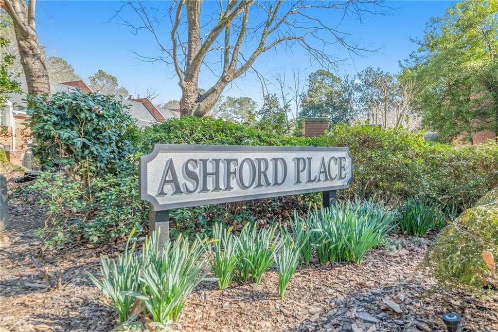 3 bedroom, 4 bathroom, 2,744 sq ft townhouse sold at 1481 Ashford Place, Brookhaven, GA 30319