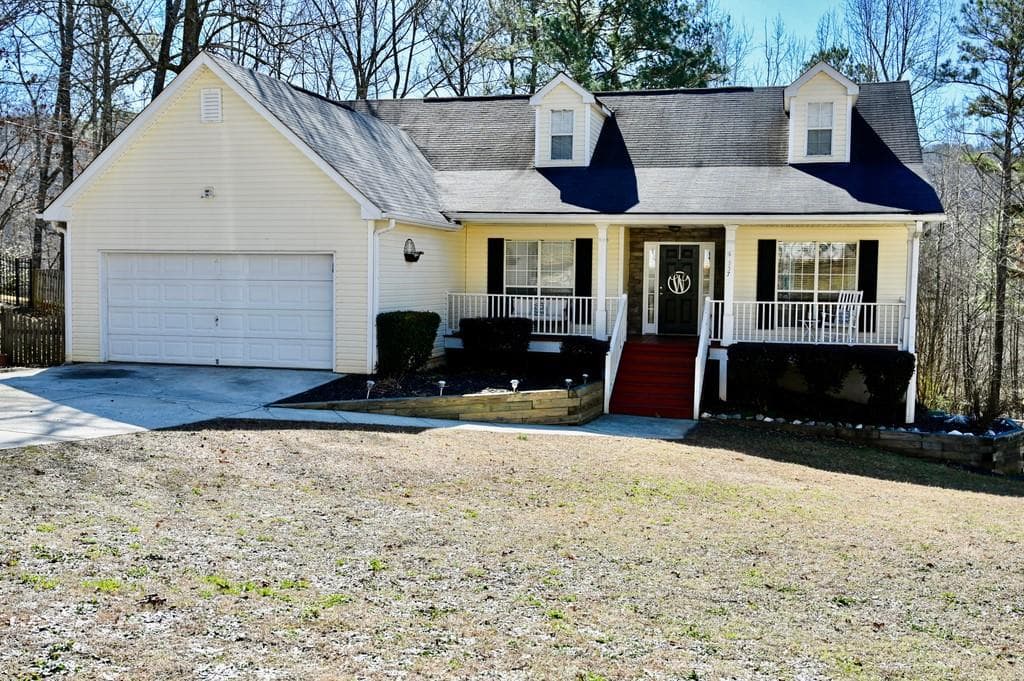 3 bedroom, 3 bathroom, 1,840 sq ft single family residence sold at 557 Victorian Circle, Dallas, GA 30157