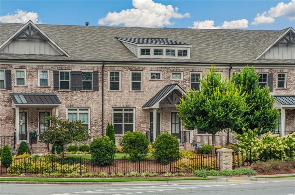 3 bedroom, 4 bathroom, 2,394 sq ft townhouse sold at 2302 Mclean Chase, Smyrna, GA 30080