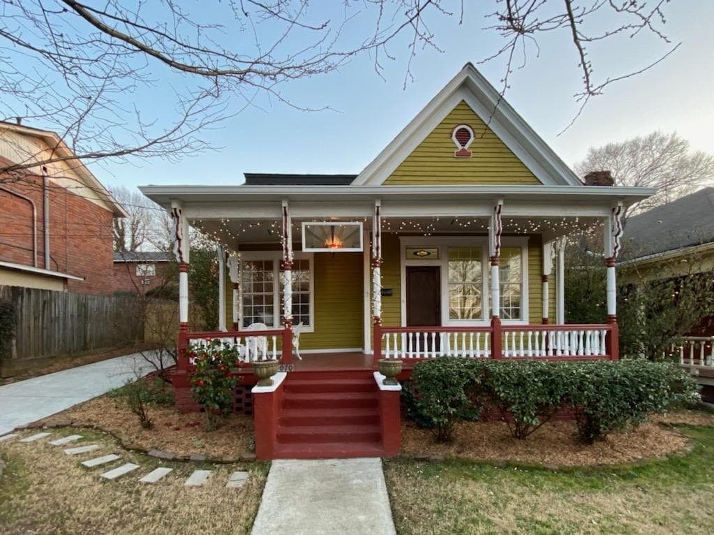 3 bedroom, 3 bathroom, 1,790 sq ft single family residence sold at 1070 OAK Street, Atlanta, GA 30310