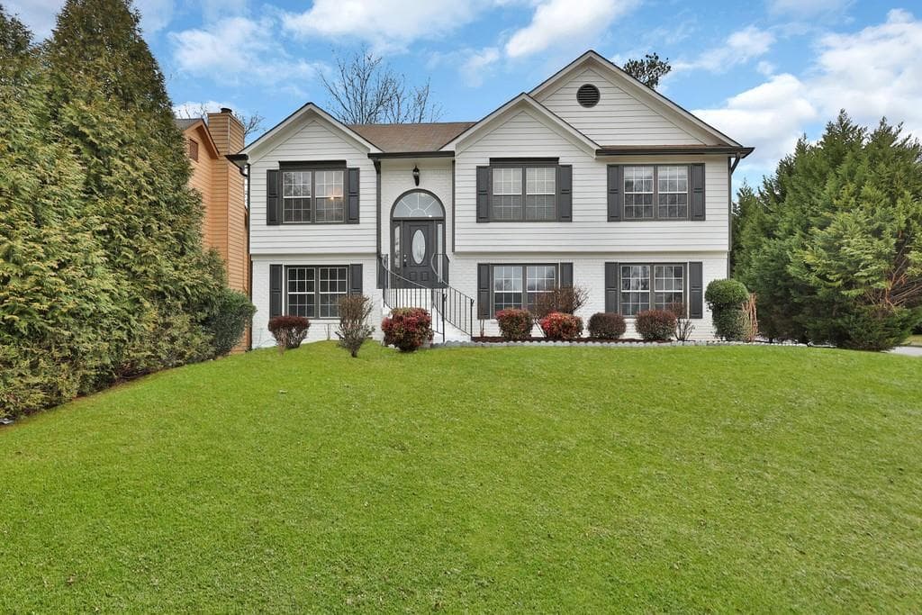 5 bedroom, 3 bathroom, 2,067 sq ft single family residence sold at 221 Oak Vista Court, Lawrenceville, GA 30044
