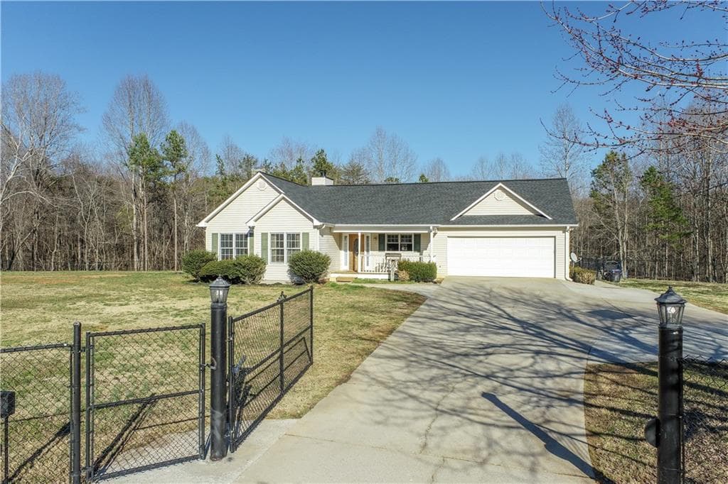 3 bedroom, 2 bathroom, 1,397 sq ft single family residence sold at 5437 Saddle Club Road, Gainesville, GA 30506