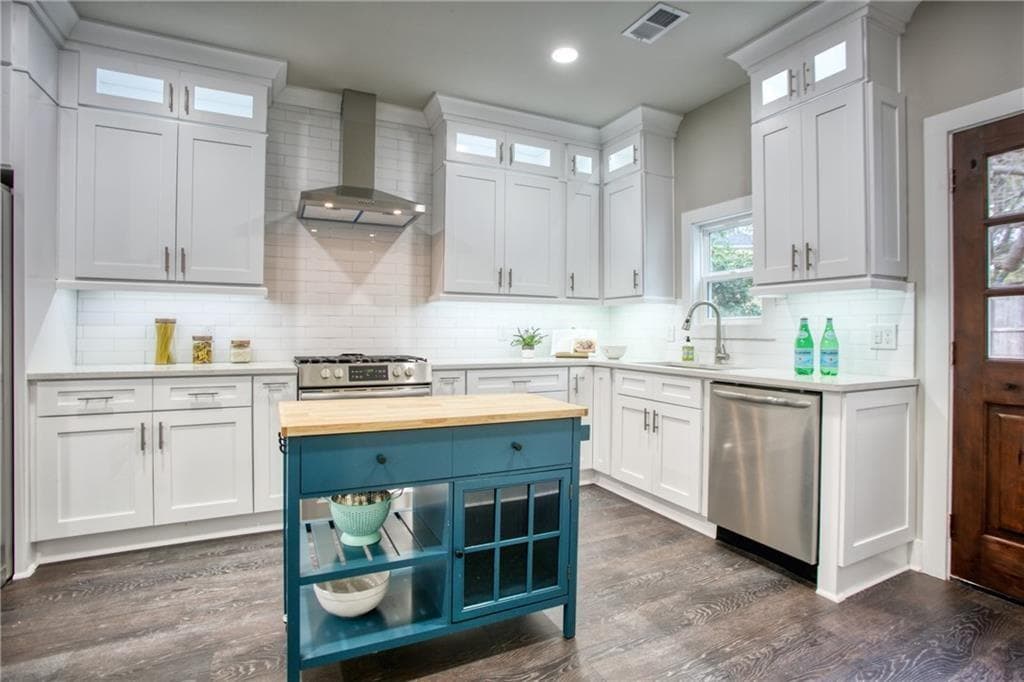 4 bedroom, 2 bathroom, 1,700 sq ft single family residence sold at 1717 Defoor Avenue, Atlanta, GA 30318