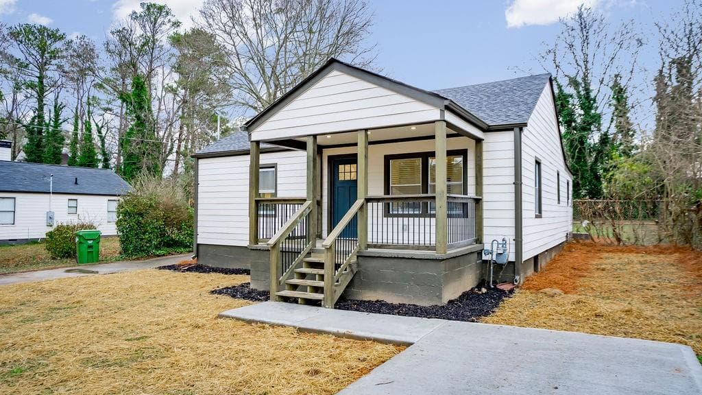 3 bedroom, 2 bathroom, 1,300 sq ft single family residence sold at 633 Ozburn Road, Atlanta, GA 30318
