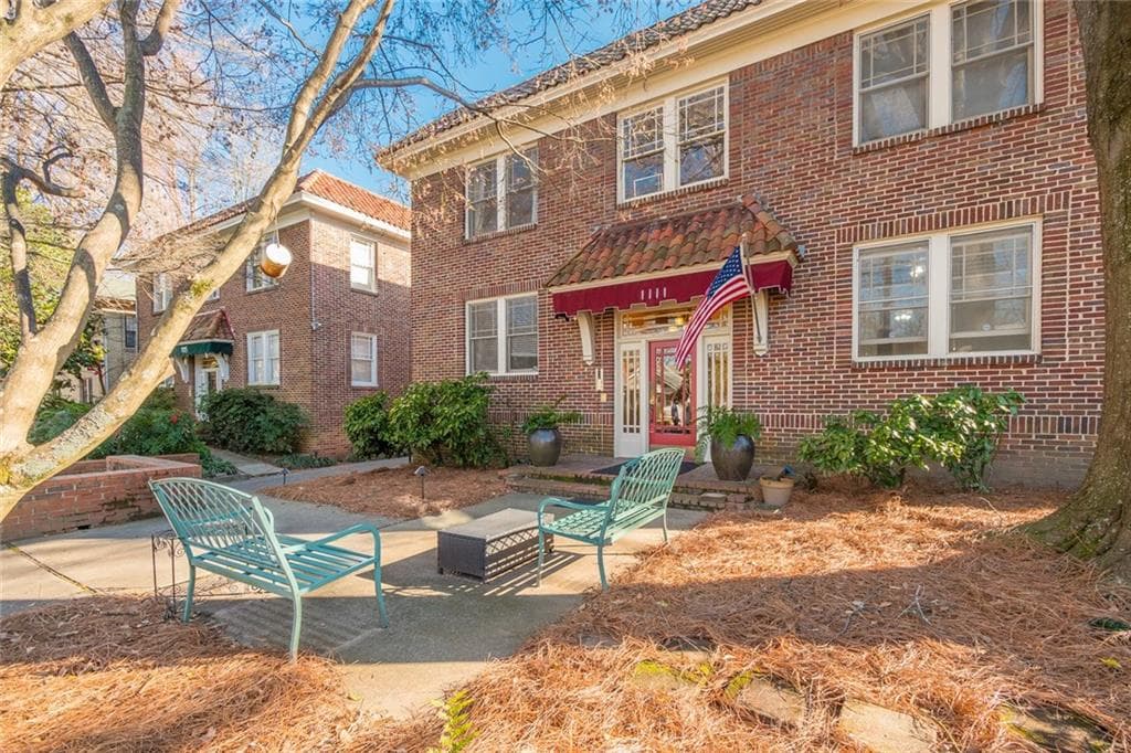 1 bedroom, 1 bathroom, 617 sq ft condominium sold at 1111 Briarcliff Place 1, Atlanta, GA 30306