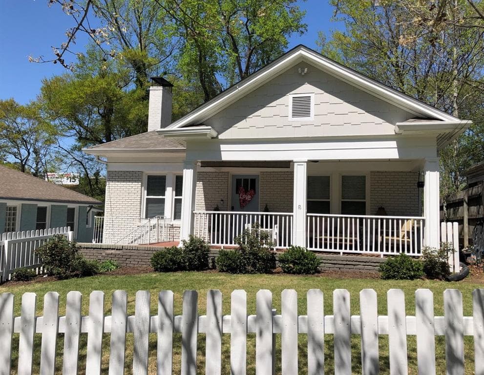 4 bedroom, 3 bathroom, 2,020 sq ft single family residence sold at 30 Peachtree Hills Avenue, Atlanta, GA 30305