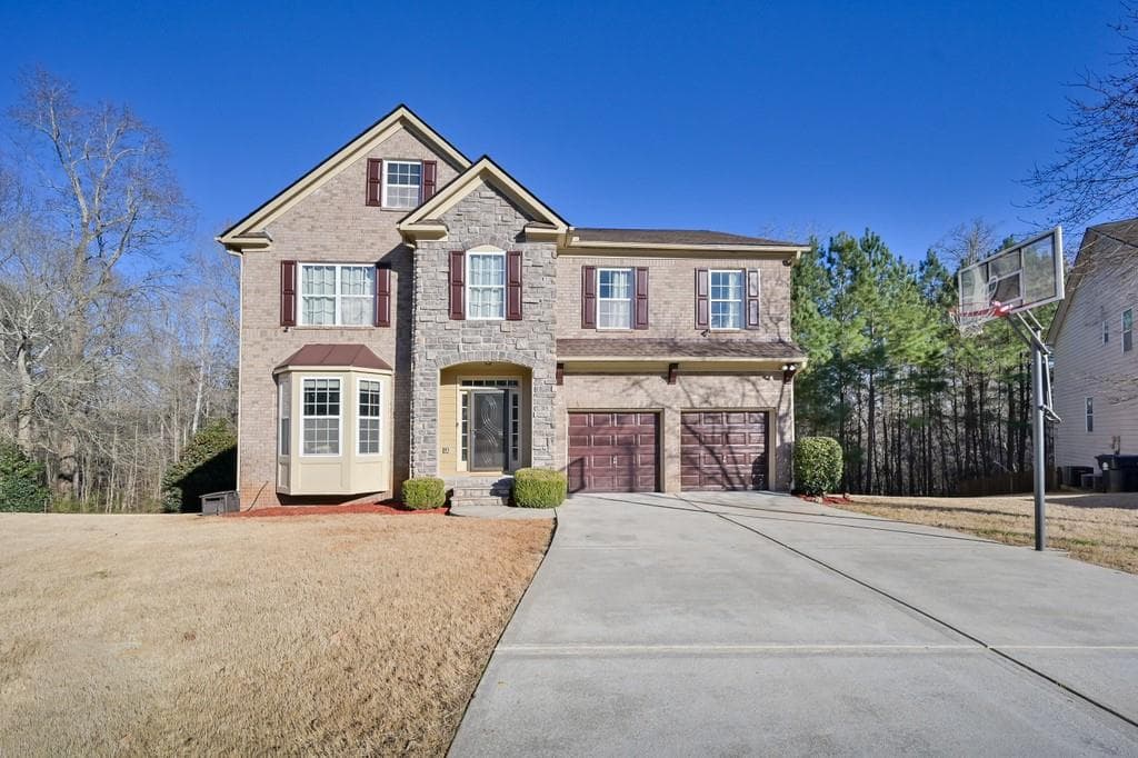 4 bedroom, 3 bathroom, 3,052 sq ft single family residence sold at 6358 Stoneview Lane, Atlanta, GA 30331