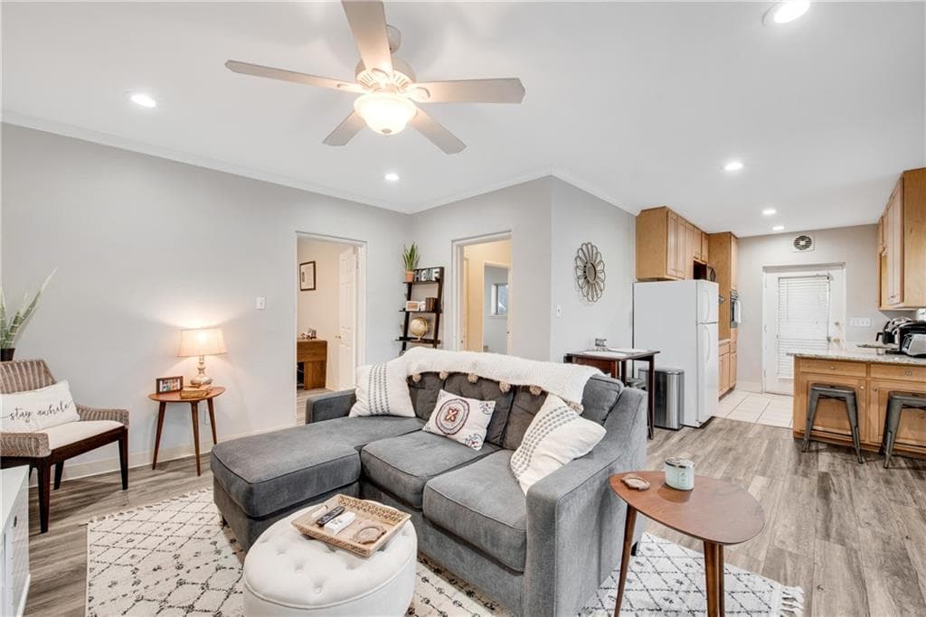 2 bedroom, 1 bathroom, 986 sq ft condominium sold at 1476 E Rock Springs Road 1476, Atlanta, GA 30306
