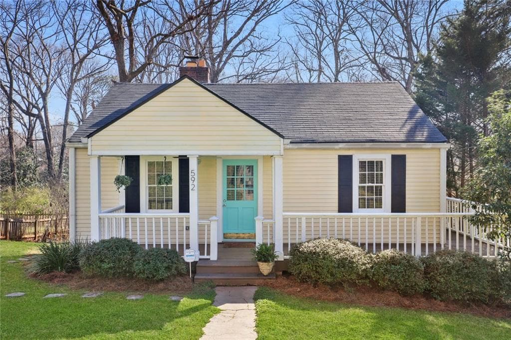 2 bedroom, 1 bathroom, 801 sq ft single family residence sold at 592 Warwick Street, Atlanta, GA 30316