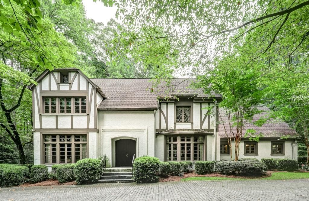 5 bedroom, 8 bathroom single family residence sold at 4005 Beechwood Drive, Atlanta, GA 30327