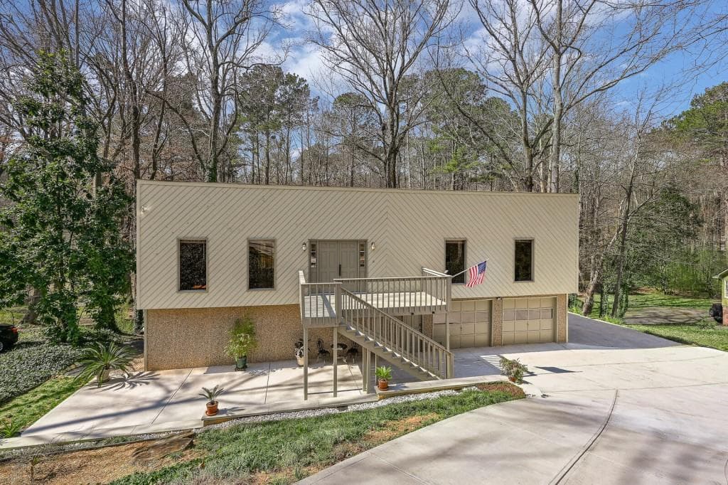 4 bedroom, 3 bathroom, 2,572 sq ft single family residence sold at 1845 Beaver Dam Lane, Marietta, GA 30062