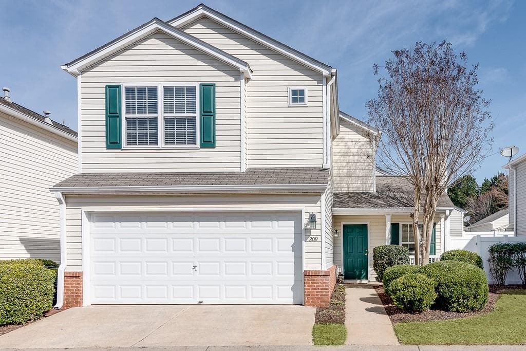 2 bedroom, 3 bathroom, 1,232 sq ft single family residence sold at 209 West Oaks Place, Woodstock, GA 30188