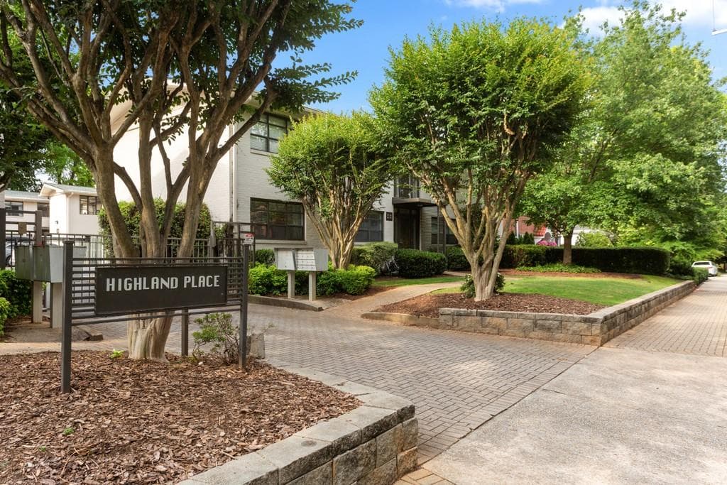 1 bedroom, 1 bathroom, 747 sq ft condominium sold at 808 Greenwood Avenue 107, Atlanta, GA 30306