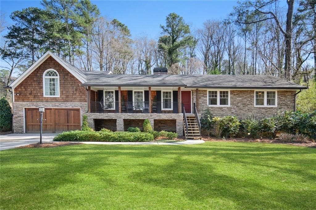 3 bedroom, 3 bathroom, 2,700 sq ft single family residence sold at 924 Peachtree Battle Circle, Atlanta, GA 30327