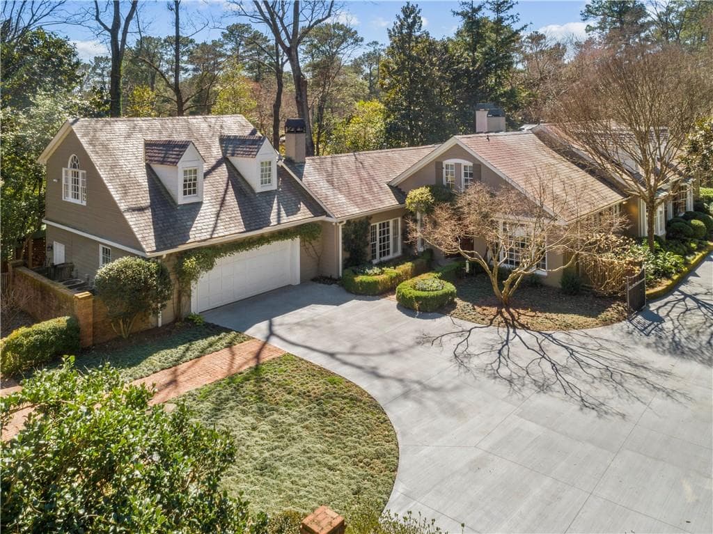 5 bedroom, 8 bathroom single family residence sold at 2877 Howell Mill Road, Atlanta, GA 30327