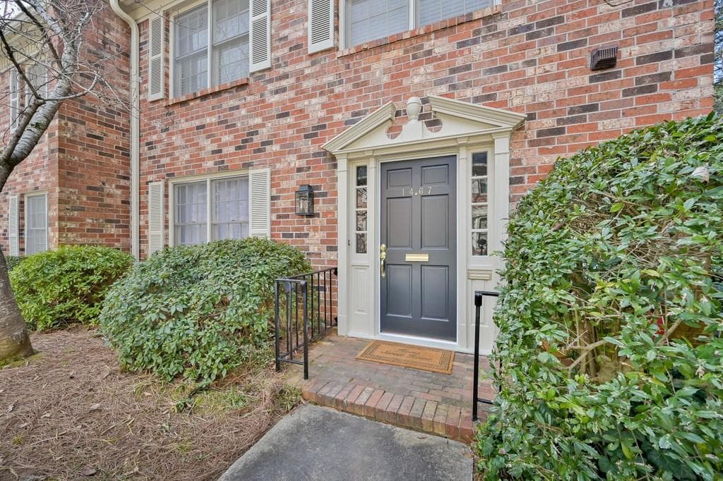 3 bedroom, 3 bathroom, 1,680 sq ft townhouse sold at 1467 Leafmore Place, Decatur, GA 30033