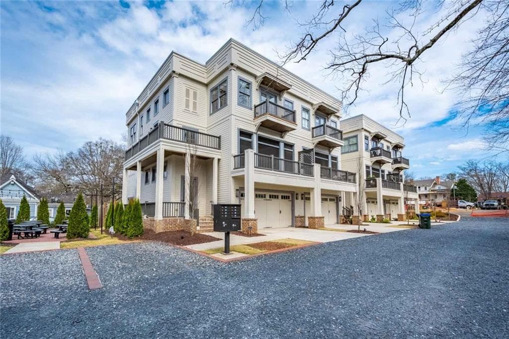 3 bedroom, 4 bathroom, 2,656 sq ft townhouse sold at 1077 Canton Street 1, Roswell, GA 30075