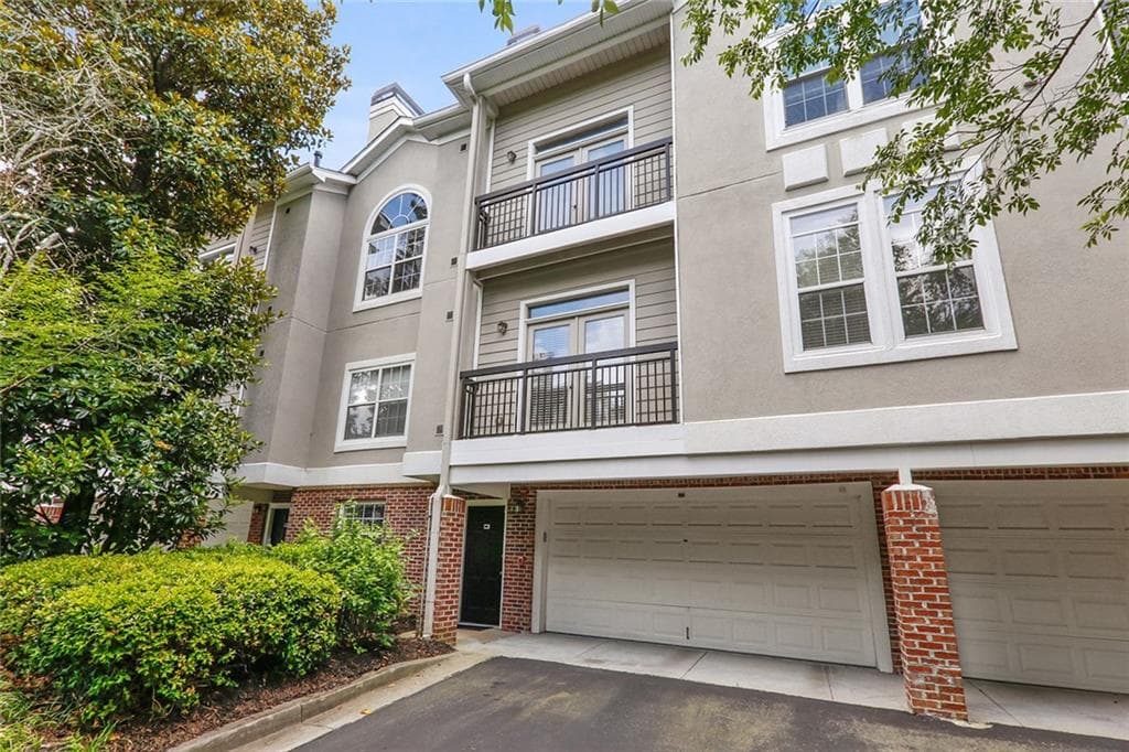 3 bedroom, 2 bathroom, 1,649 sq ft townhouse sold at 4244 River Green Drive 111, Atlanta, GA 30327
