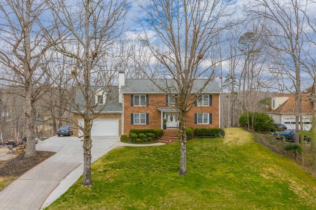 4 bedroom, 3 bathroom, 4,263 sq ft single family residence sold at 2527 Venture Circle, Gainesville, GA 30506