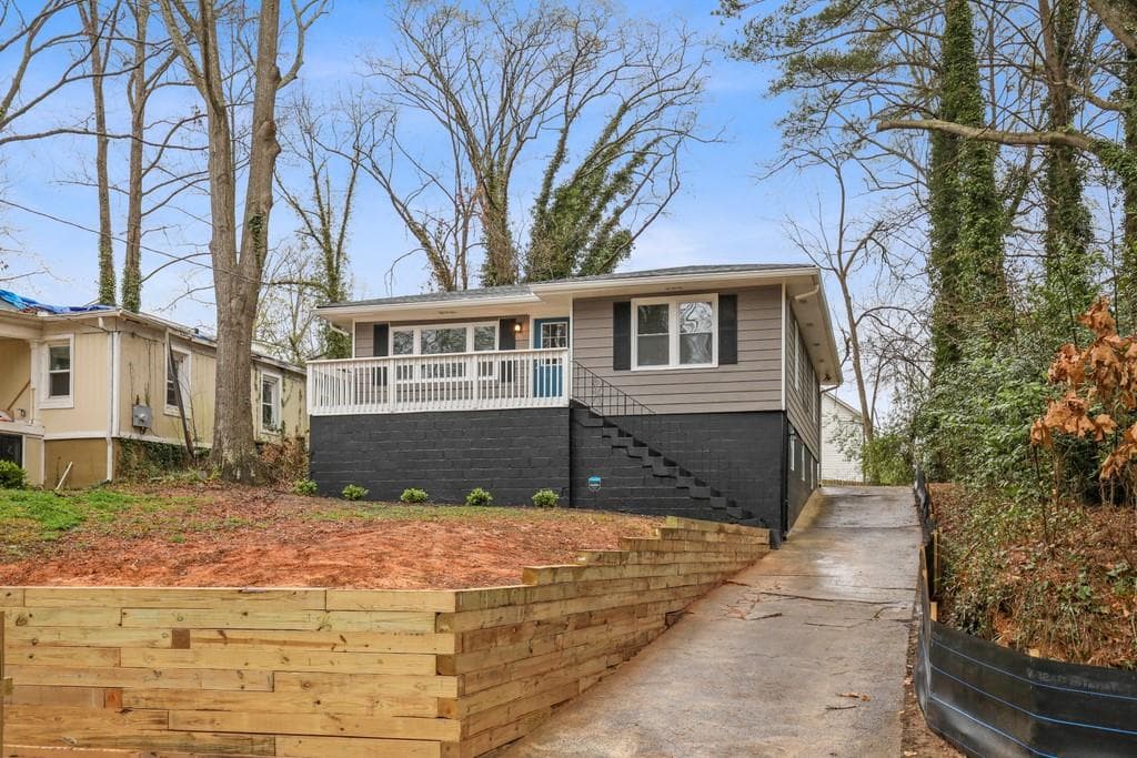 4 bedroom, 3 bathroom, 2,800 sq ft single family residence sold at 1447 Akridge Street, Atlanta, GA 30314