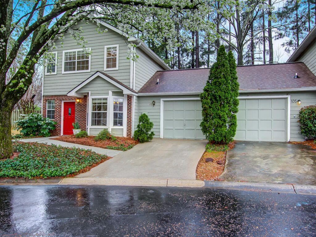 2 bedroom, 3 bathroom, 1,320 sq ft townhouse sold at 107 Johnson Court, Decatur, GA 30030