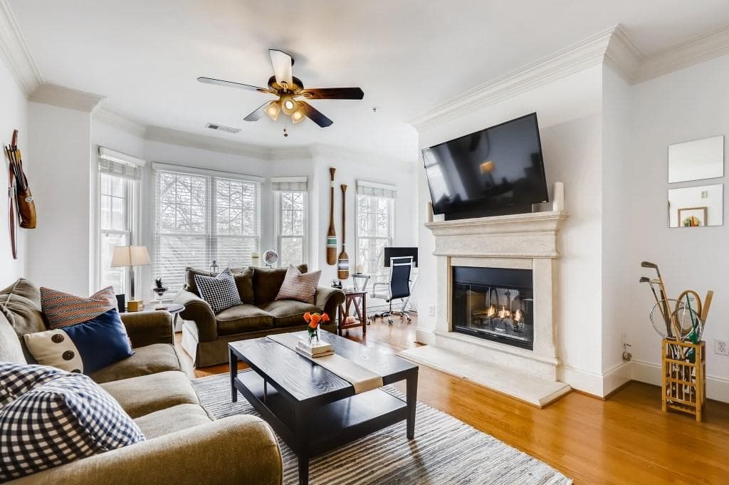 2 bedroom, 2 bathroom, 1,275 sq ft condominium sold at 825 Highland Lane 1112, Atlanta, GA 30306