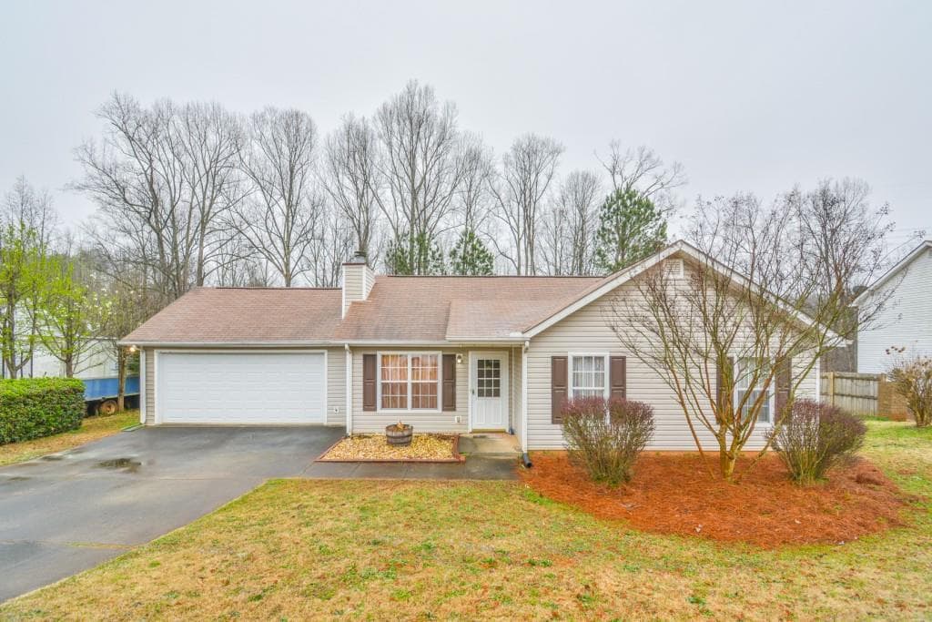 3 bedroom, 2 bathroom, 1,057 sq ft single family residence sold at 2597 Silverwood Drive, Gainesville, GA 30507
