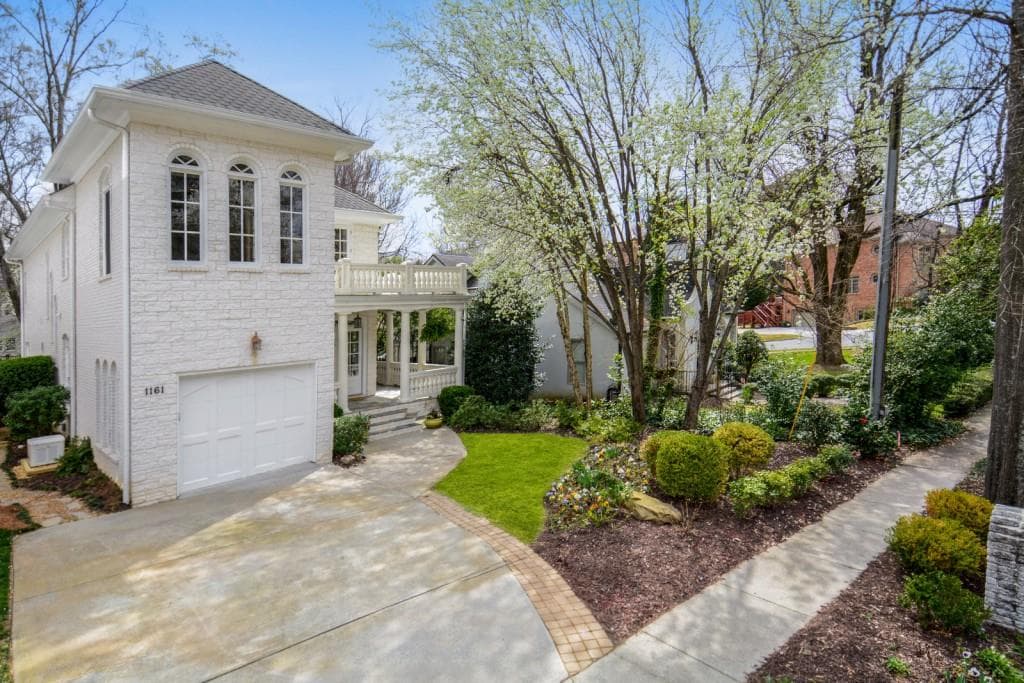 3 bedroom, 3 bathroom, 3,037 sq ft single family residence sold at 1161 Standard Drive, Brookhaven, GA 30319