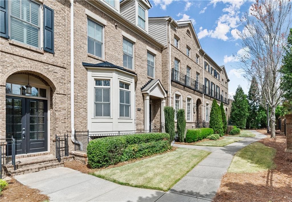 4 bedroom, 5 bathroom, 3,283 sq ft townhouse sold at 673 Lockton Place, Atlanta, GA 30342