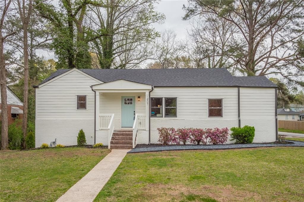 3 bedroom, 2 bathroom single family residence sold at 1807 VENETIAN Drive, Atlanta, GA 30311