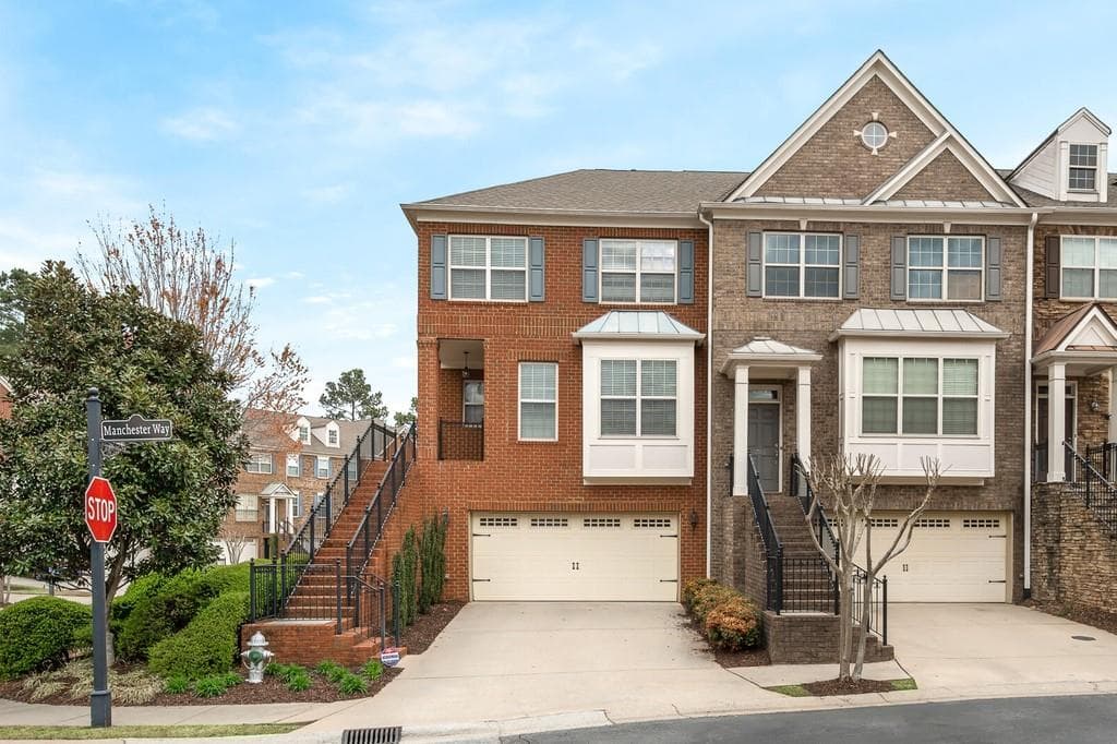 4 bedroom, 4 bathroom, 2,320 sq ft condominium sold at 1001 Manchester Way 1001, Roswell, GA 30075