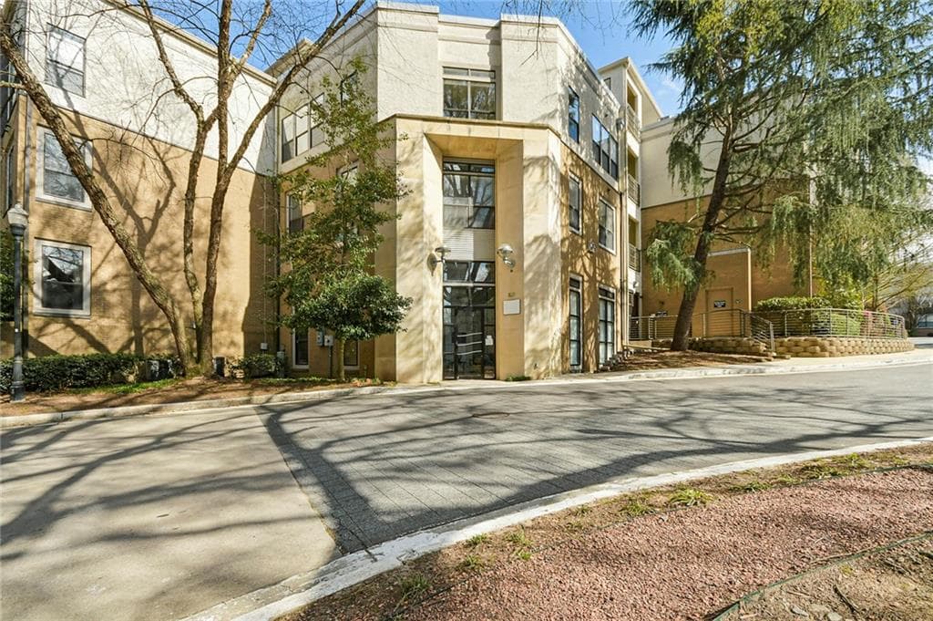 2 bedroom, 2 bathroom, 1,050 sq ft condominium sold at 821 RALPH MCGILL Boulevard 2215, Atlanta, GA 30306