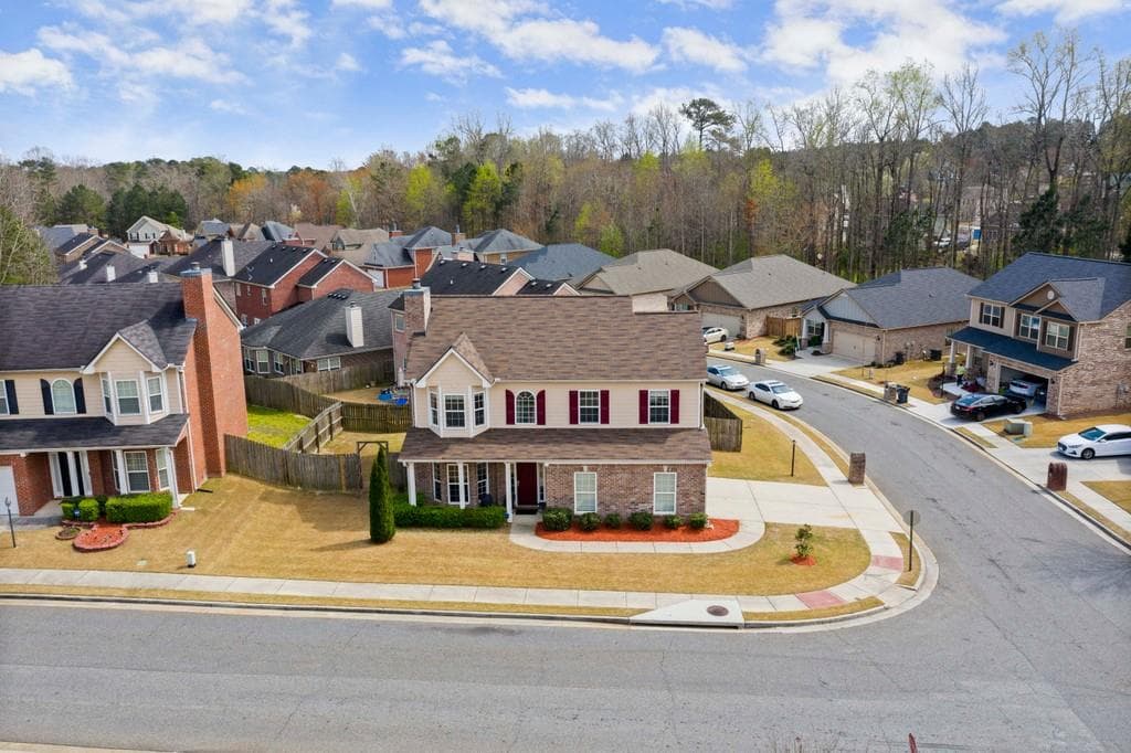 4 bedroom, 3 bathroom, 2,174 sq ft single family residence sold at 2613 Newtons Crest Circle, Snellville, GA 30078