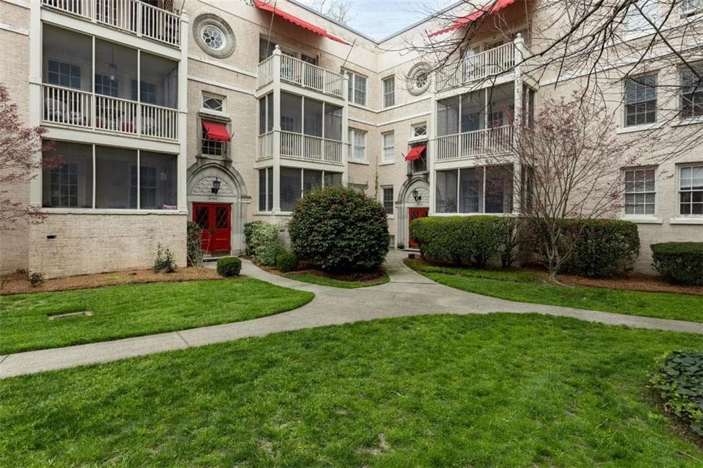 1 bedroom, 1 bathroom, 1,064 sq ft condominium sold at 2230 Peachtree Road B2, Atlanta, GA 30309