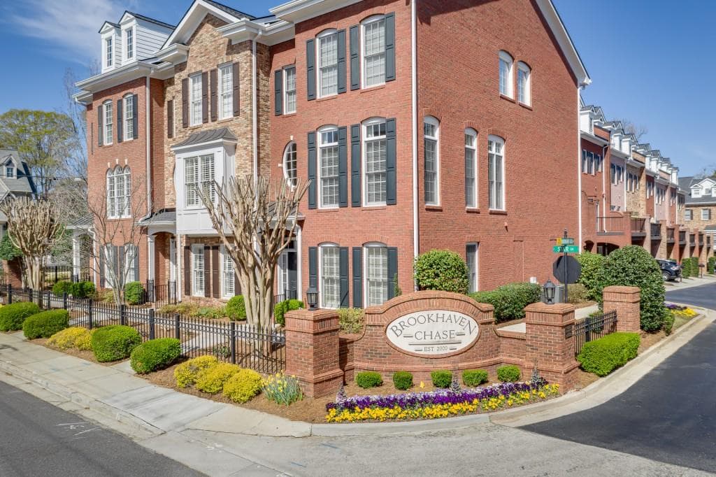 4 bedroom, 5 bathroom, 2,779 sq ft townhouse sold at 2592 Brookhaven Chase Lane, Brookhaven, GA 30319
