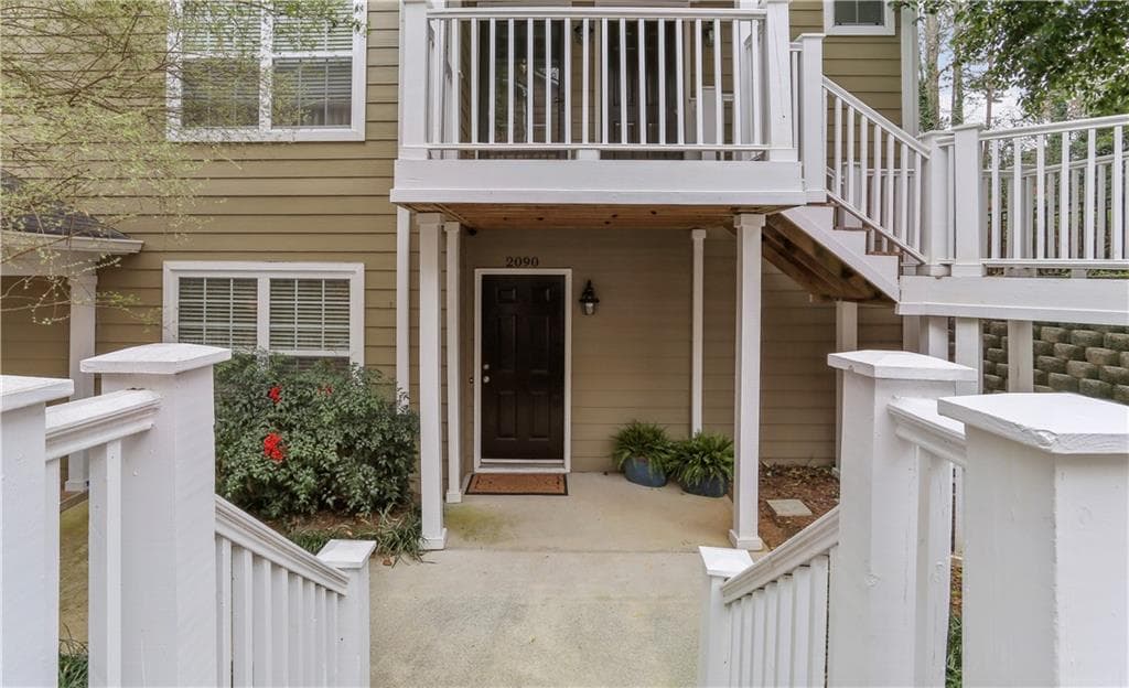 2 bedroom, 2 bathroom, 1,017 sq ft condominium sold at 2090 River Heights Walk, Marietta, GA 30067