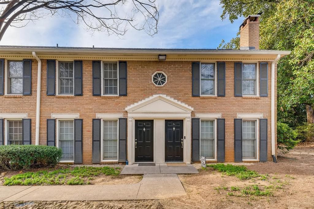 2 bedroom, 2 bathroom, 1,020 sq ft townhouse sold at 1101 Collier Road F5, Atlanta, GA 30318