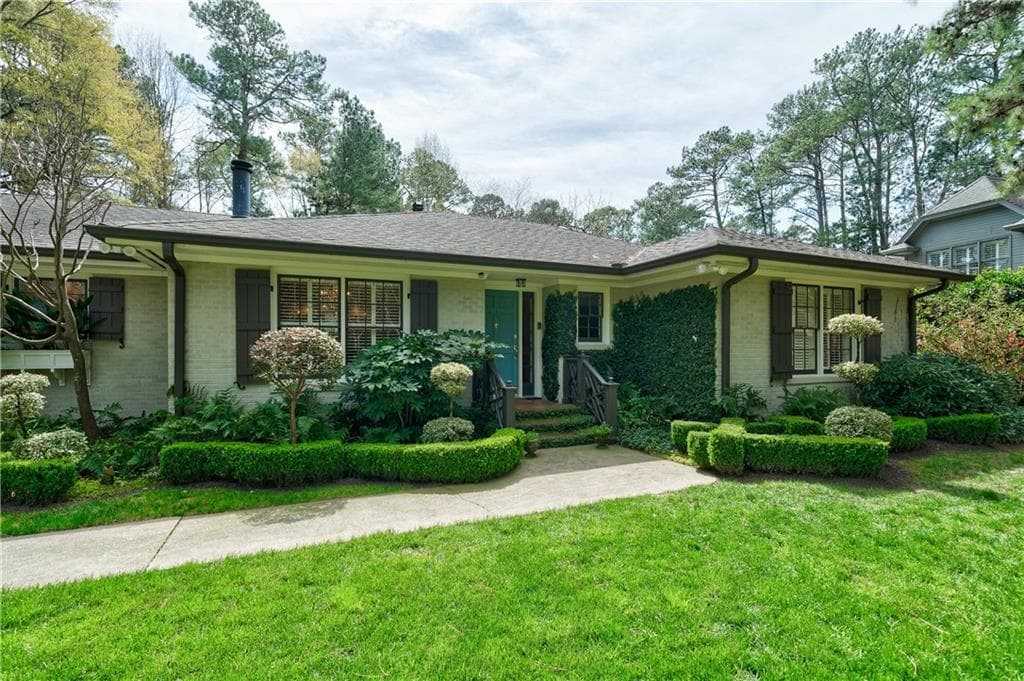 4 bedroom, 3 bathroom, 2,614 sq ft single family residence sold at 1340 Peachtree Battle Avenue, Atlanta, GA 30327