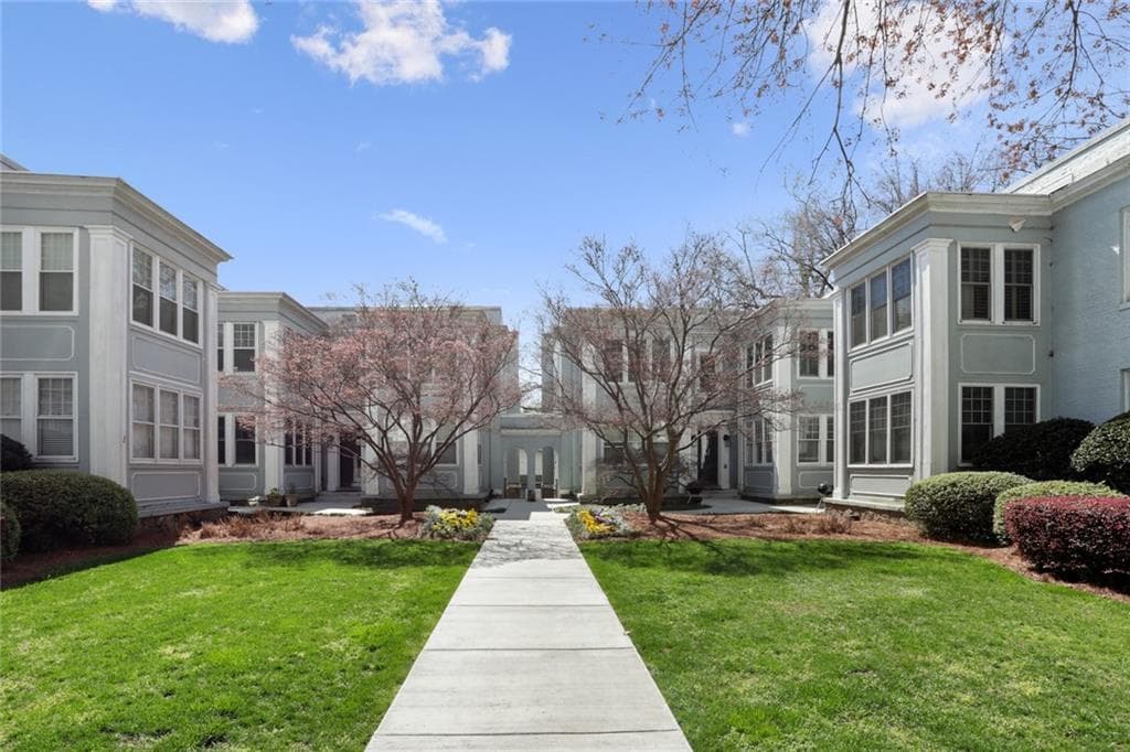 1 bedroom, 1 bathroom, 804 sq ft condominium sold at 425 10th Street 22, Atlanta, GA 30309